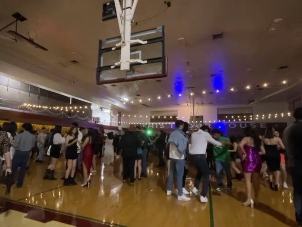 Morton+Students+dancing+and+enjoying+themselves+at+their+Homecoming+Dance.