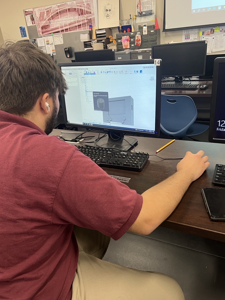 Yadiel is using AI in his engineering class to create a figure in 3D and him is going to print.