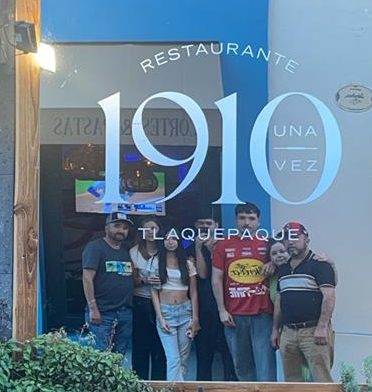 Ivan Haro goes to Mexico, Tlaquepaque with his family and explores.