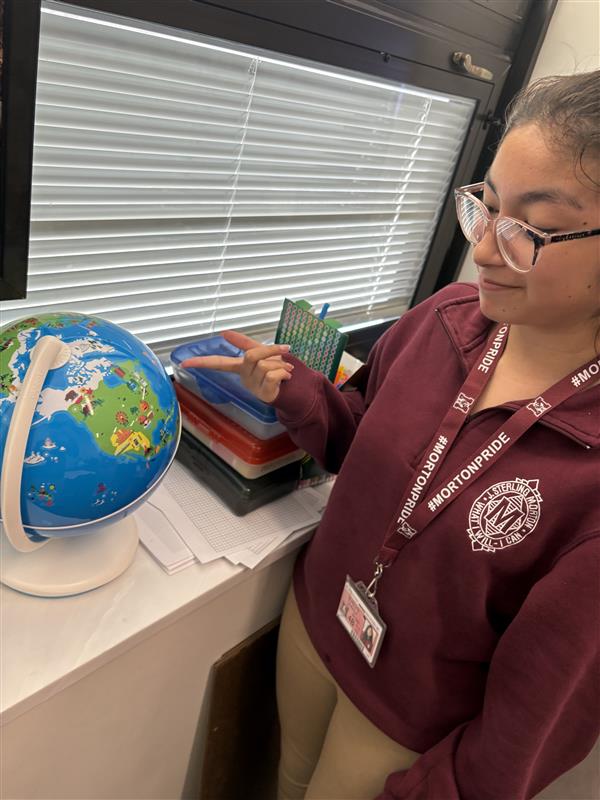 Evelyn Davila points at where she traveled over the summer
